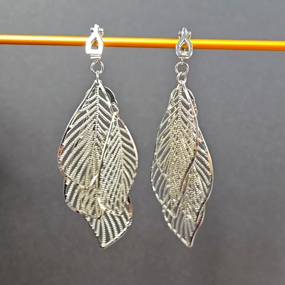 Silver Intricate Leaf Drop Clip On  Earrings Vtg Style - Picture 6 of 11